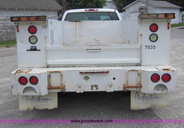 image for item D5530 2002 Chevrolet 3500 utility pickup truck