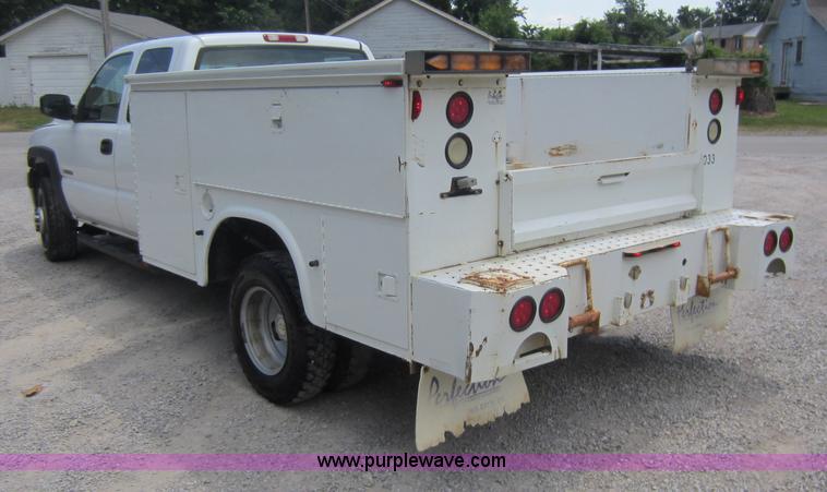 image for item D5530 2002 Chevrolet 3500 utility pickup truck
