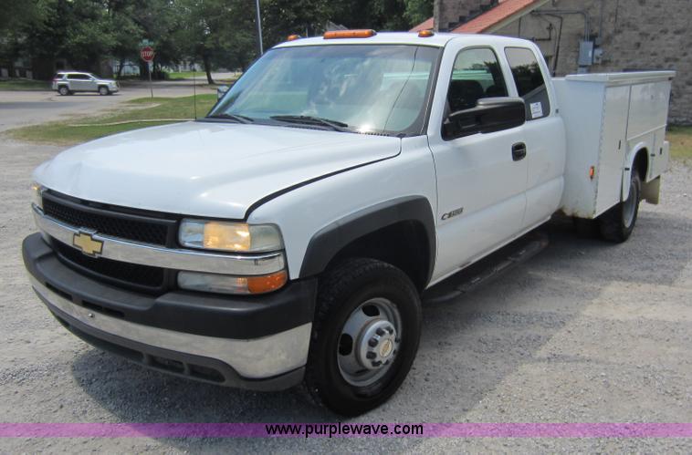 image for item D5530 2002 Chevrolet 3500 utility pickup truck