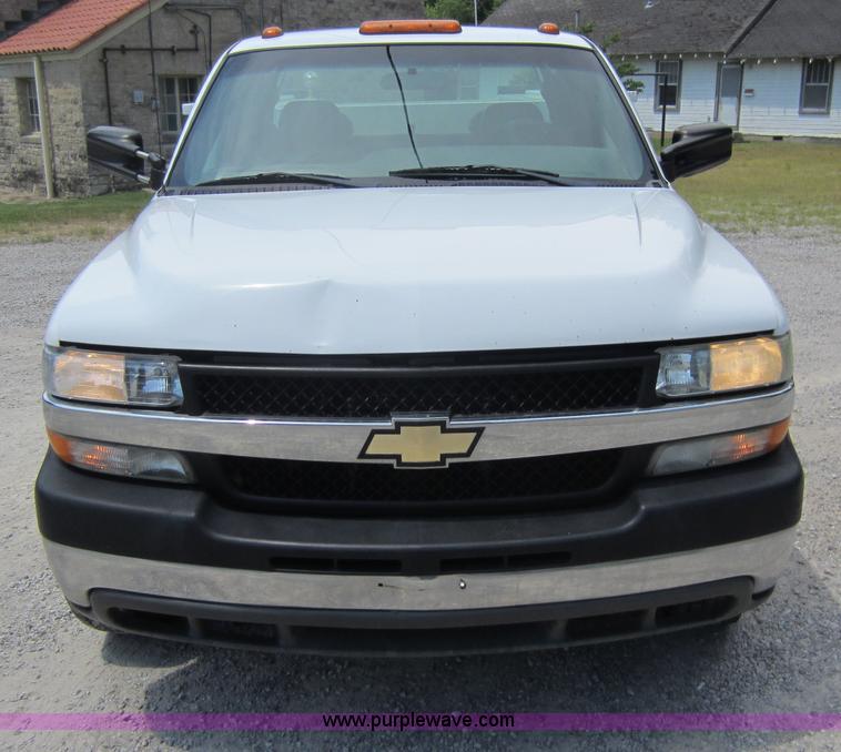 image for item D5530 2002 Chevrolet 3500 utility pickup truck