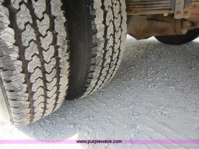 image for item D5530 2002 Chevrolet 3500 utility pickup truck