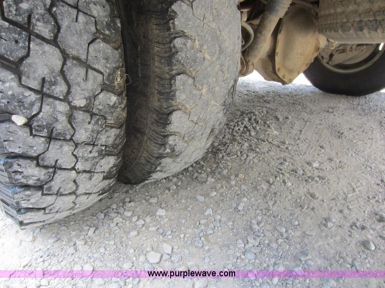 image for item D5530 2002 Chevrolet 3500 utility pickup truck