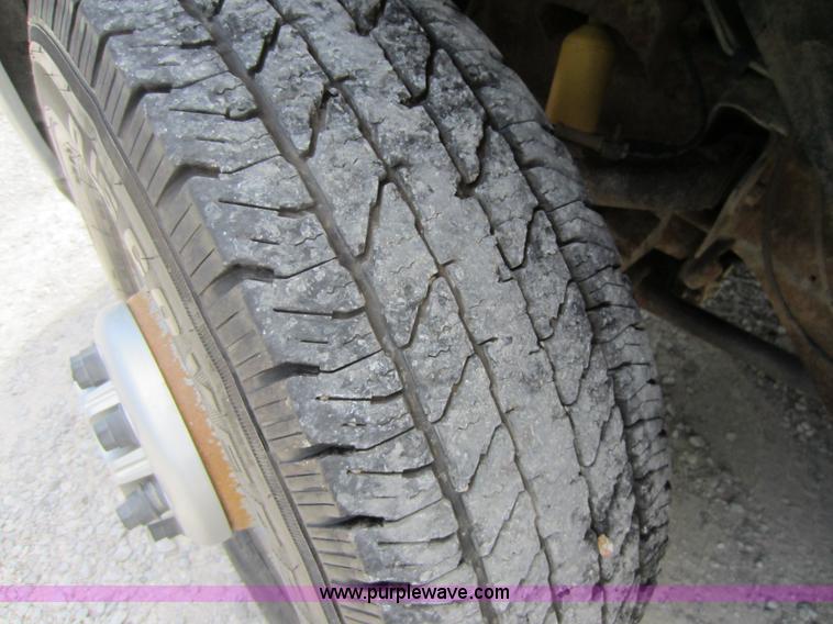 image for item D5530 2002 Chevrolet 3500 utility pickup truck