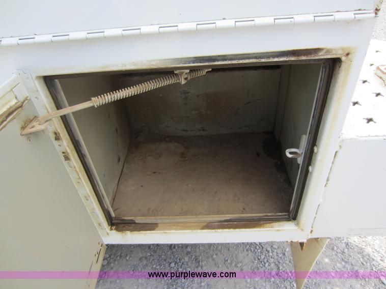 image for item D5530 2002 Chevrolet 3500 utility pickup truck