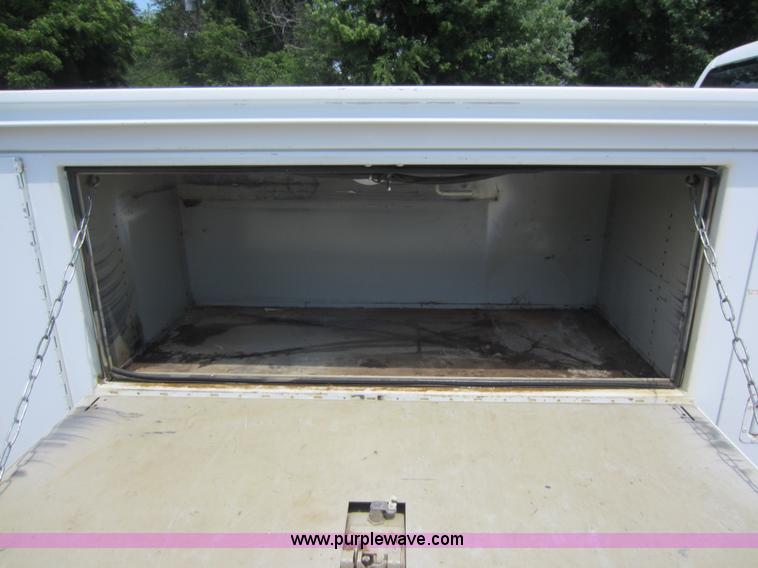 image for item D5530 2002 Chevrolet 3500 utility pickup truck