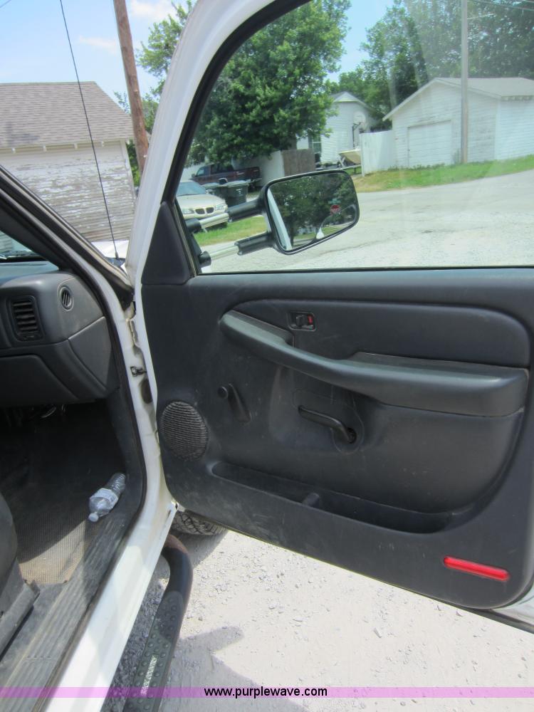 image for item D5530 2002 Chevrolet 3500 utility pickup truck