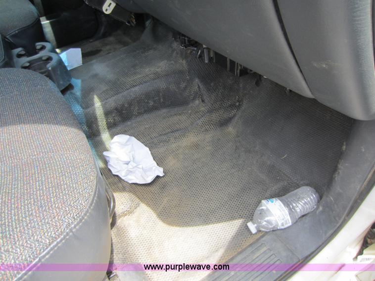 image for item D5530 2002 Chevrolet 3500 utility pickup truck