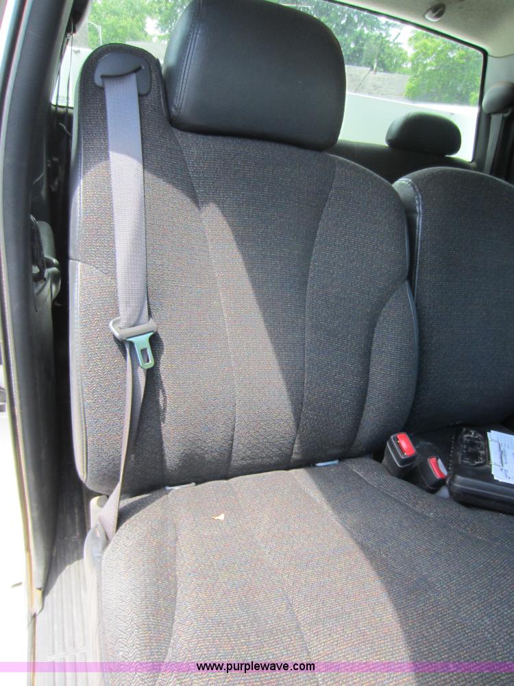 image for item D5530 2002 Chevrolet 3500 utility pickup truck