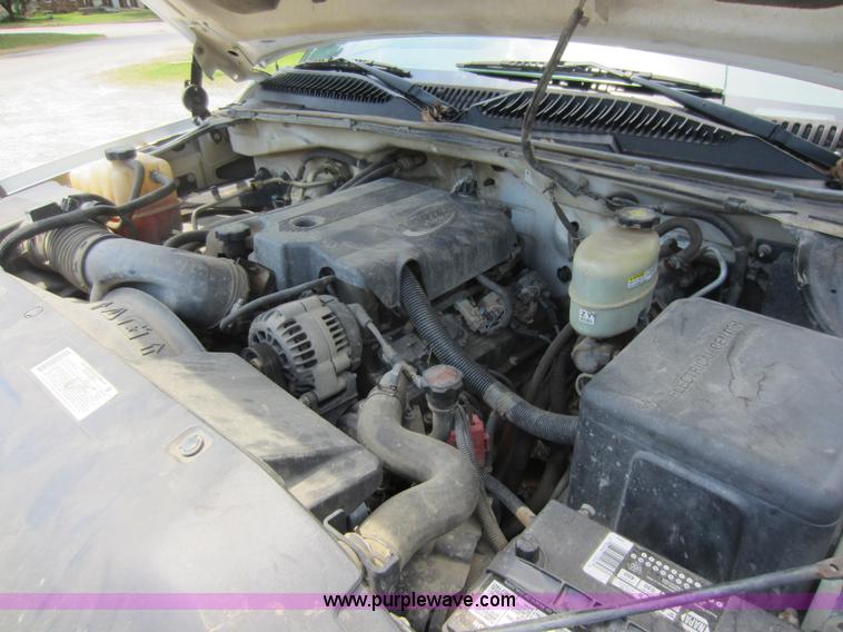 image for item D5530 2002 Chevrolet 3500 utility pickup truck