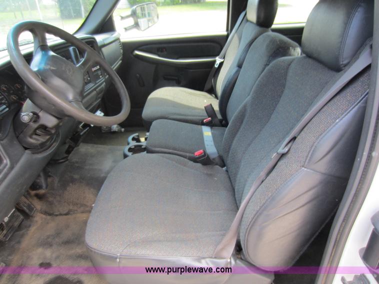 image for item D5530 2002 Chevrolet 3500 utility pickup truck