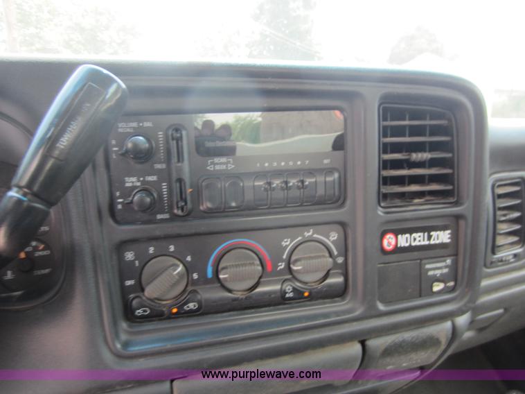 image for item D5530 2002 Chevrolet 3500 utility pickup truck