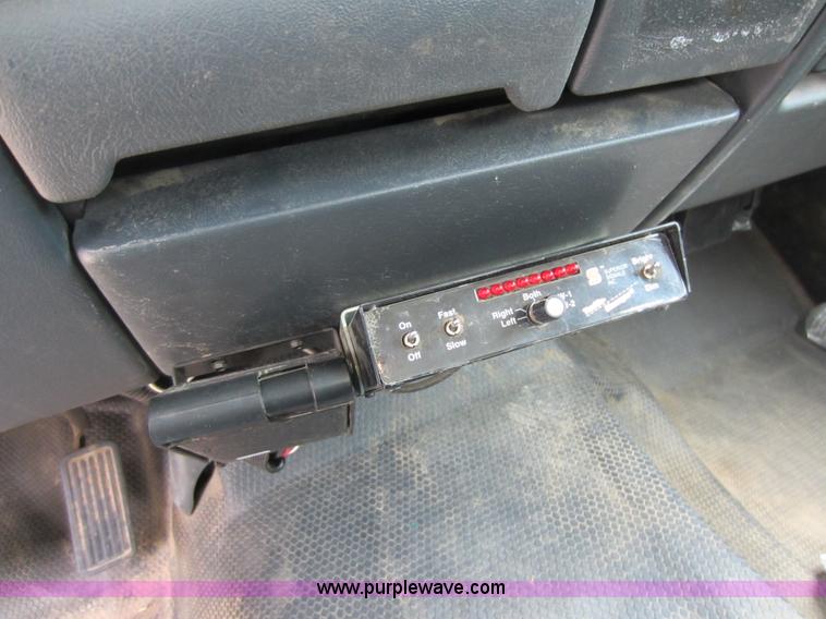 image for item D5530 2002 Chevrolet 3500 utility pickup truck