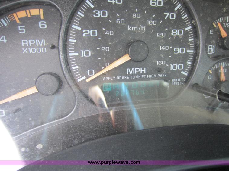 image for item D5530 2002 Chevrolet 3500 utility pickup truck