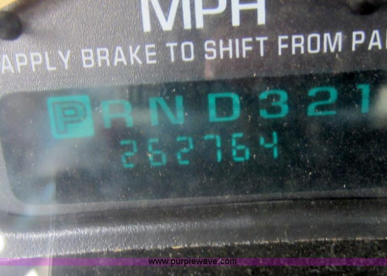 image for item D5530 2002 Chevrolet 3500 utility pickup truck