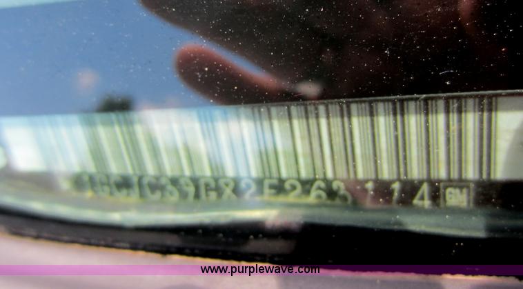 image for item D5530 2002 Chevrolet 3500 utility pickup truck