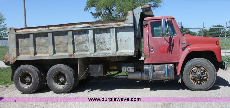 image for item D7806 1988 International F1954 dump truck