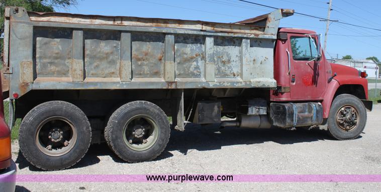 image for item D7806 1988 International F1954 dump truck