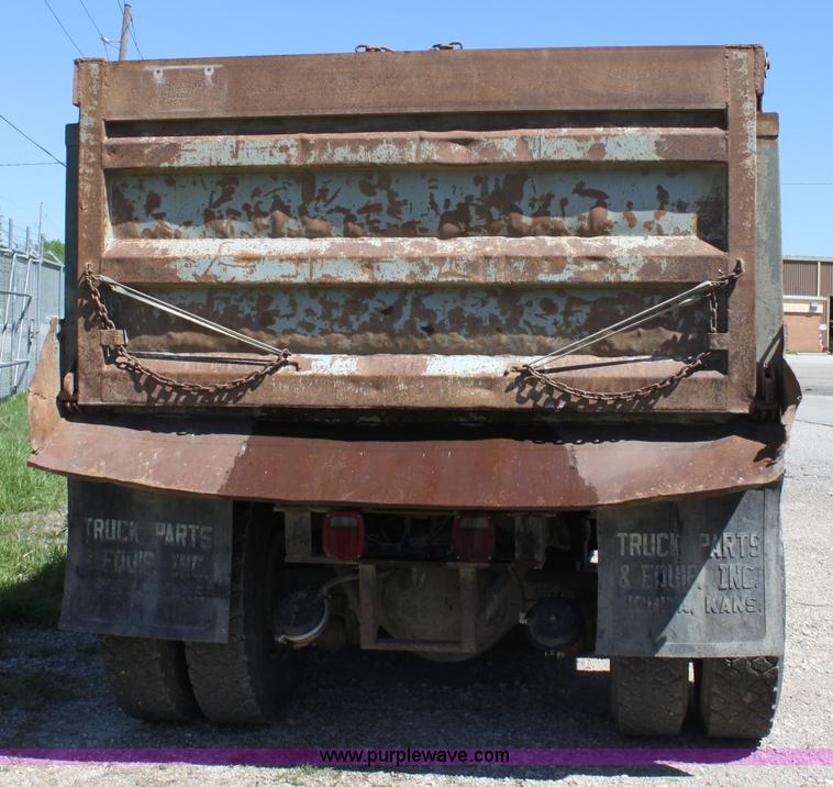 image for item D7806 1988 International F1954 dump truck
