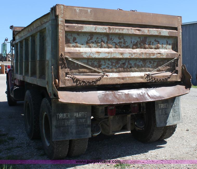 image for item D7806 1988 International F1954 dump truck