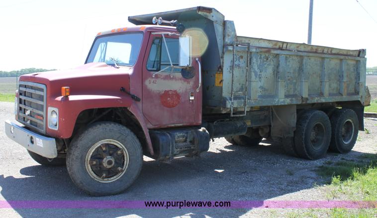 image for item D7806 1988 International F1954 dump truck