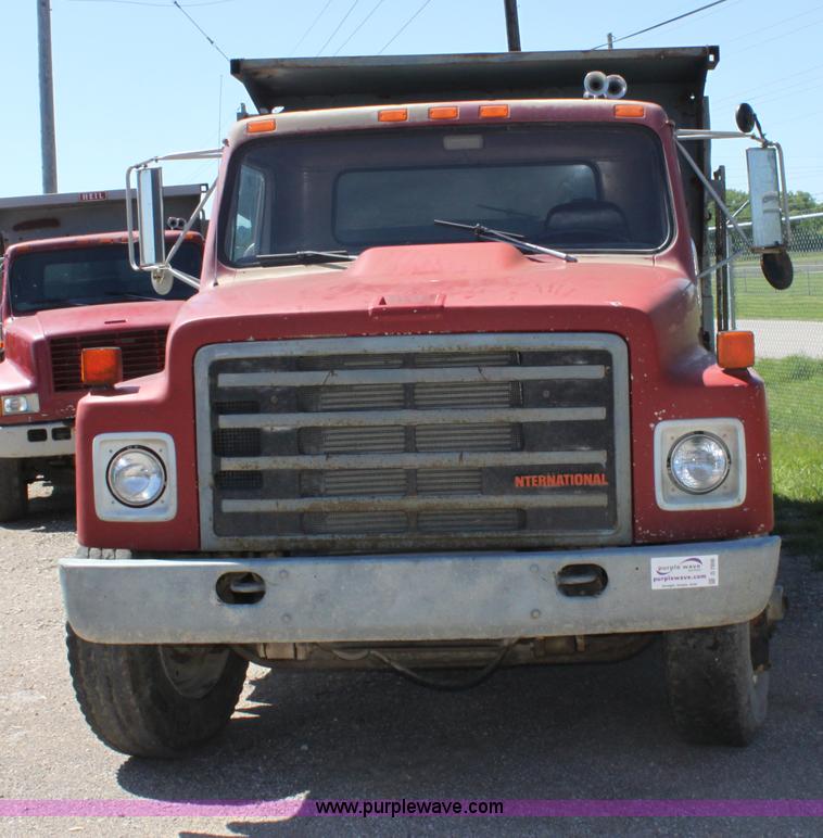 image for item D7806 1988 International F1954 dump truck