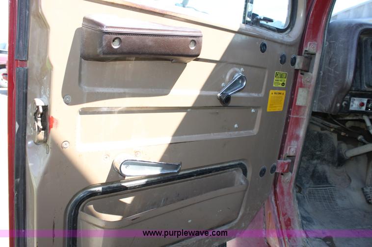 image for item D7806 1988 International F1954 dump truck