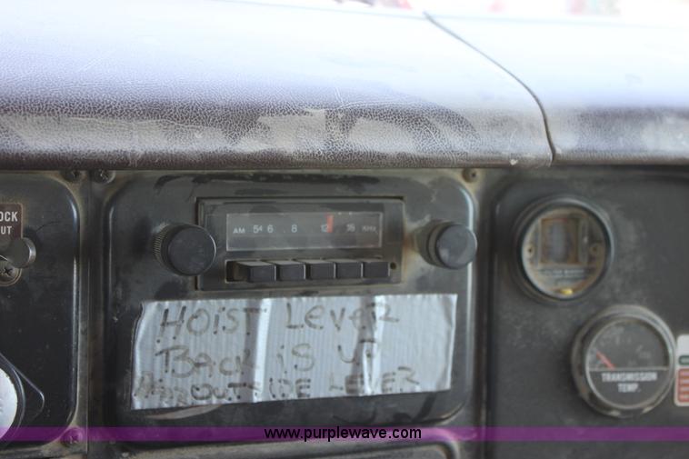 image for item D7806 1988 International F1954 dump truck