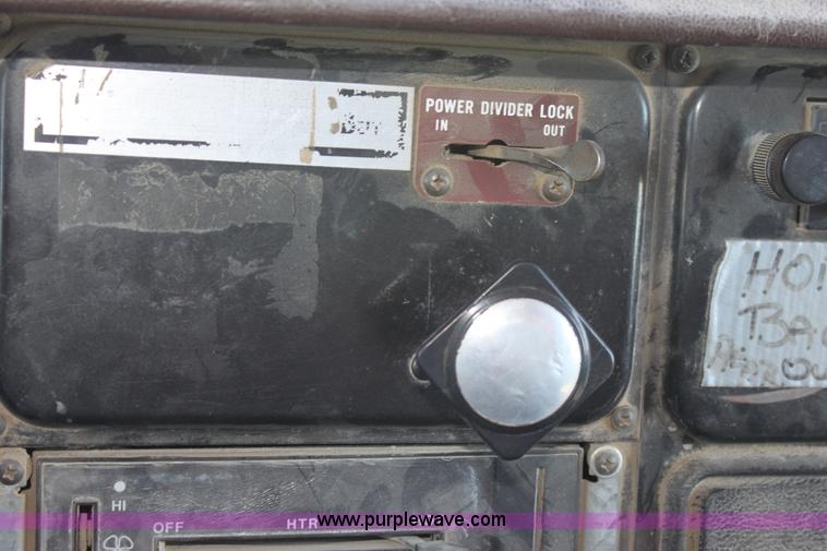 image for item D7806 1988 International F1954 dump truck