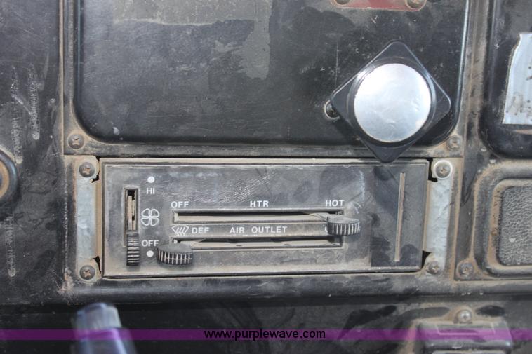 image for item D7806 1988 International F1954 dump truck