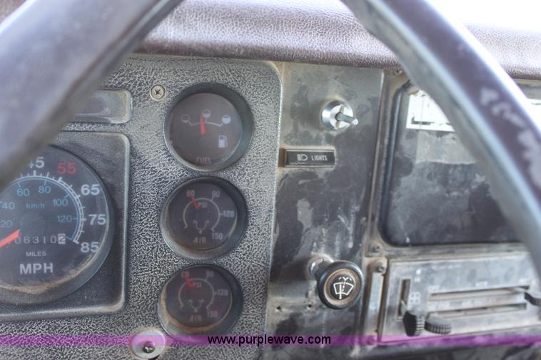 image for item D7806 1988 International F1954 dump truck