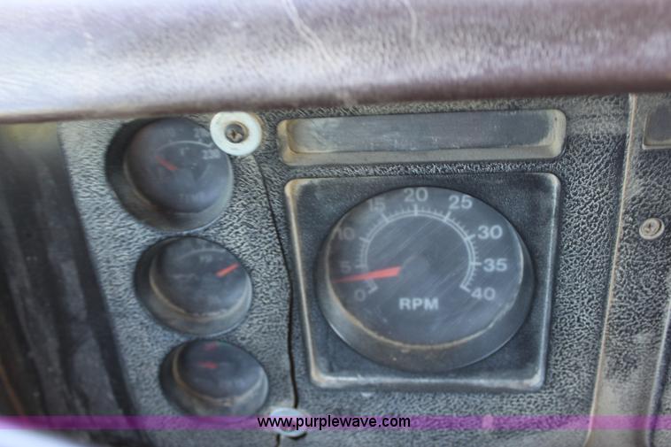 image for item D7806 1988 International F1954 dump truck