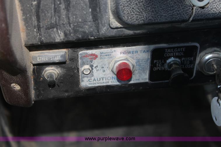 image for item D7806 1988 International F1954 dump truck