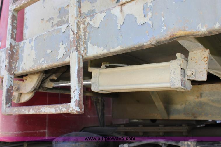 image for item D7806 1988 International F1954 dump truck