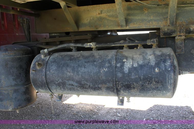 image for item D7806 1988 International F1954 dump truck