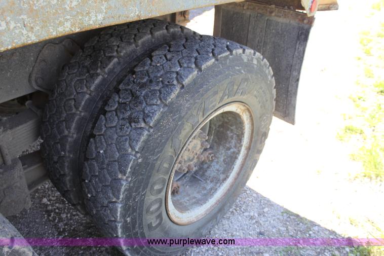 image for item D7806 1988 International F1954 dump truck