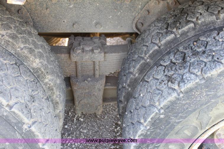 image for item D7806 1988 International F1954 dump truck