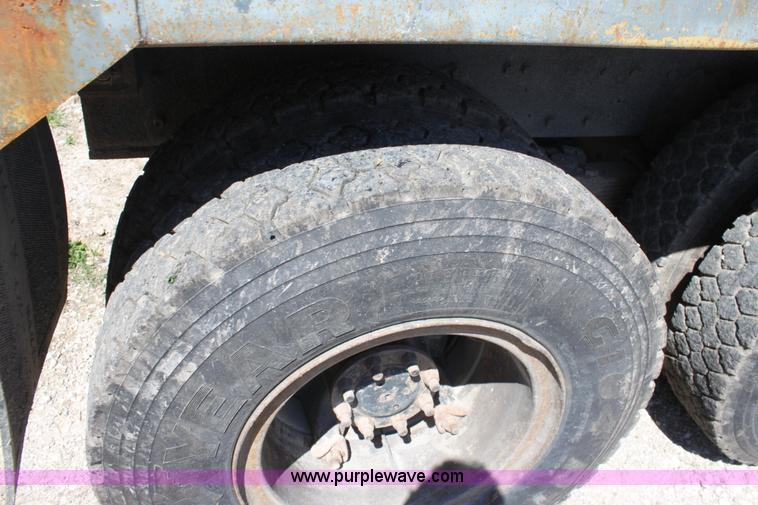 image for item D7806 1988 International F1954 dump truck