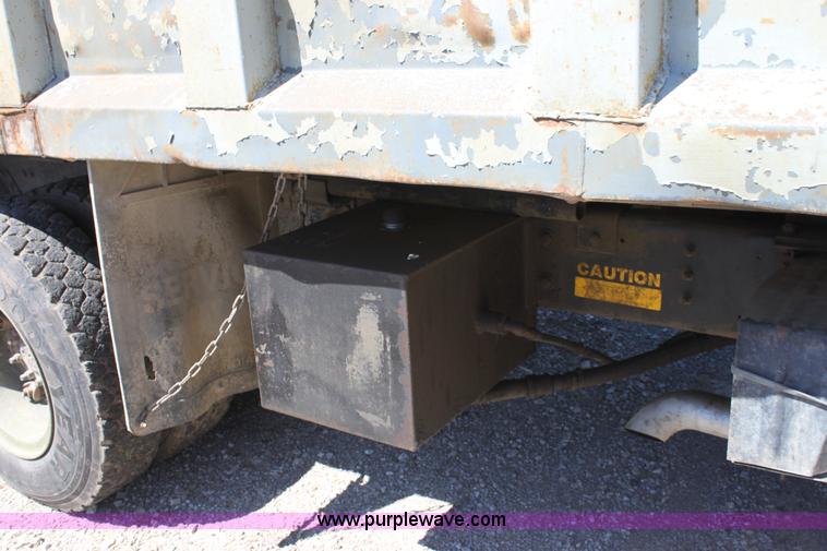 image for item D7806 1988 International F1954 dump truck
