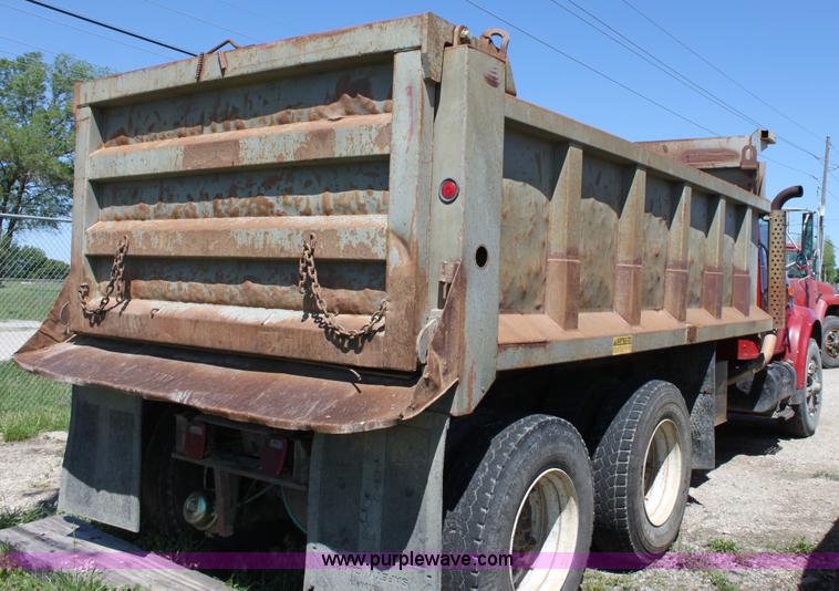 image for item D7807 1990 International 4900 dump truck