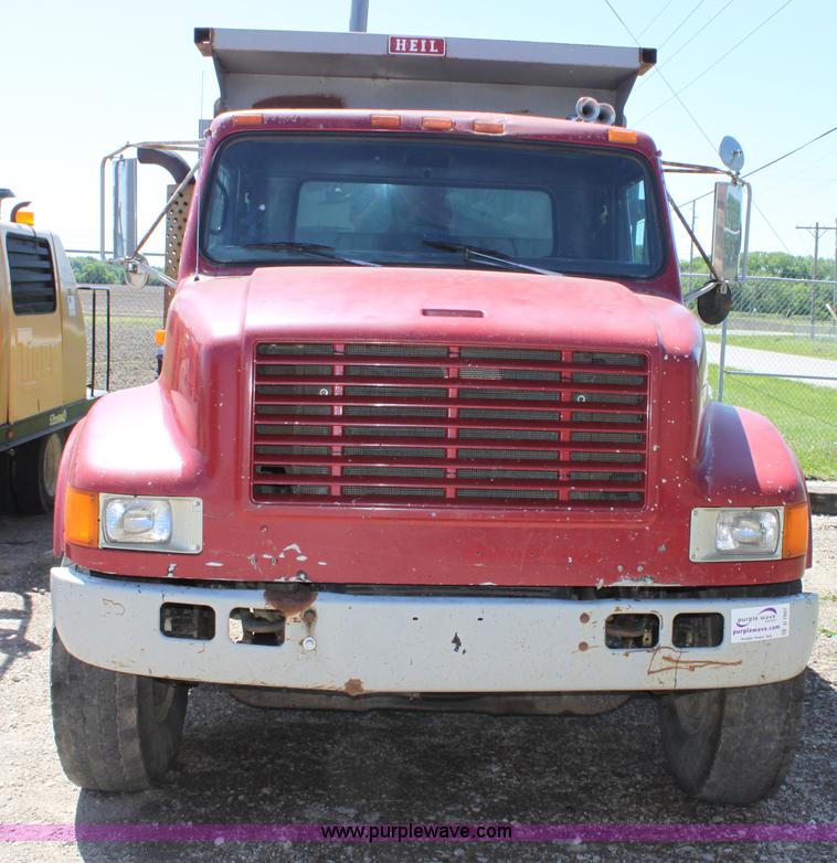 image for item D7807 1990 International 4900 dump truck