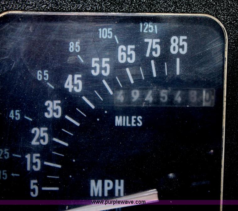 image for item D7807 1990 International 4900 dump truck