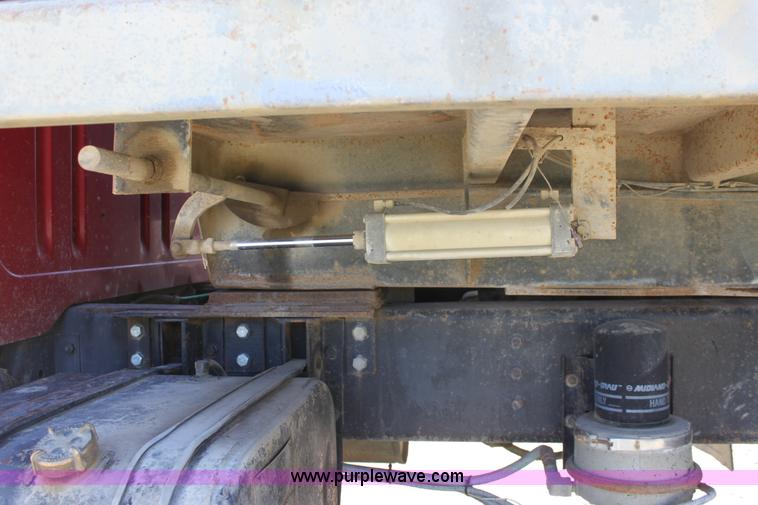 image for item D7807 1990 International 4900 dump truck
