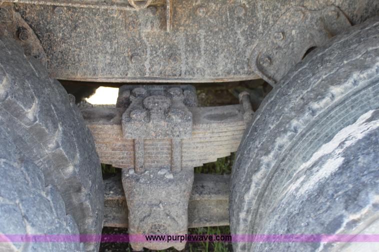 image for item D7807 1990 International 4900 dump truck