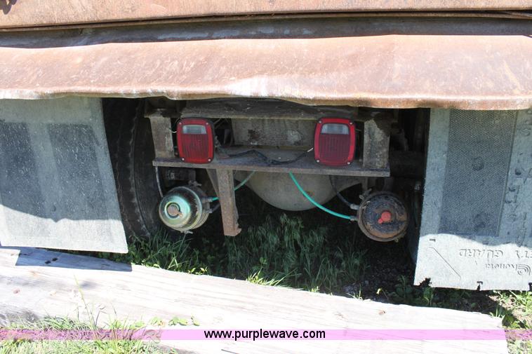 image for item D7807 1990 International 4900 dump truck