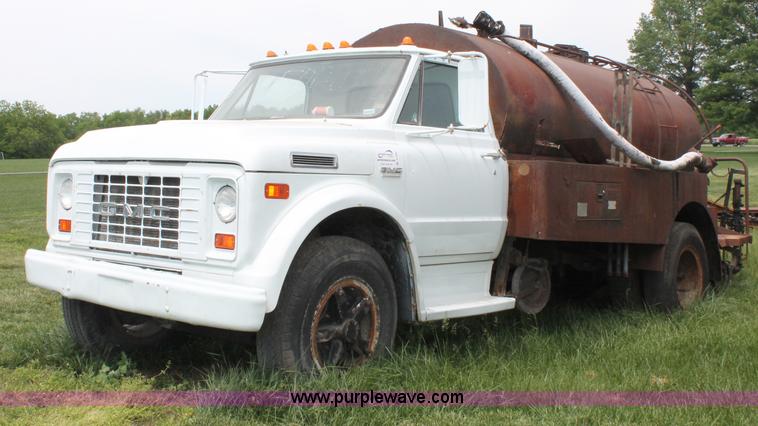 image for item D7894 1970 GMC 6500 asphalt oil distributor truck