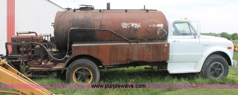 image for item D7894 1970 GMC 6500 asphalt oil distributor truck