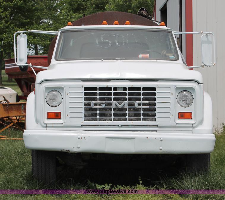 image for item D7894 1970 GMC 6500 asphalt oil distributor truck
