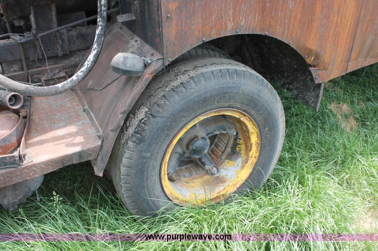 image for item D7894 1970 GMC 6500 asphalt oil distributor truck