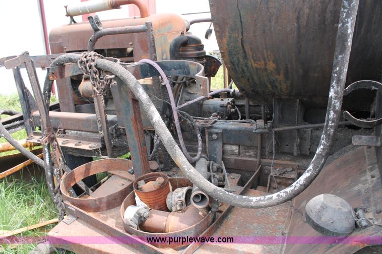 image for item D7894 1970 GMC 6500 asphalt oil distributor truck