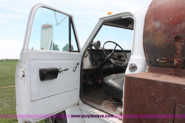 image for item D7894 1970 GMC 6500 asphalt oil distributor truck